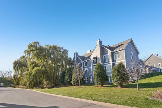 6145 Chasewood Parkway 202, Minnetonka, MN 55343