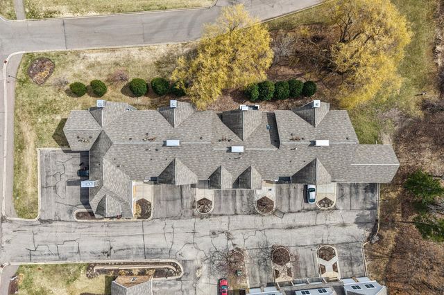 6145 Chasewood Parkway 202, Minnetonka, MN 55343