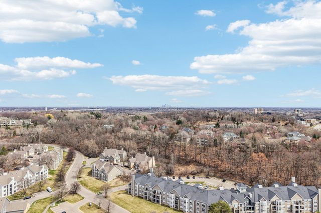 6145 Chasewood Parkway 202, Minnetonka, MN 55343