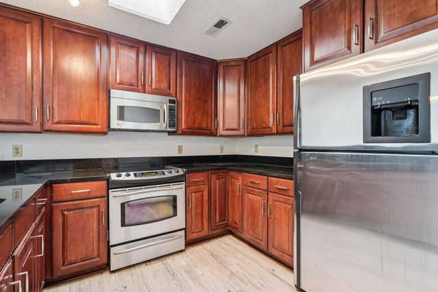 6145 Chasewood Parkway 202, Minnetonka, MN 55343