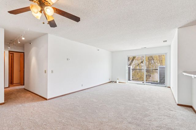 6145 Chasewood Parkway 202, Minnetonka, MN 55343