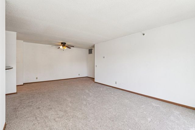 6145 Chasewood Parkway 202, Minnetonka, MN 55343
