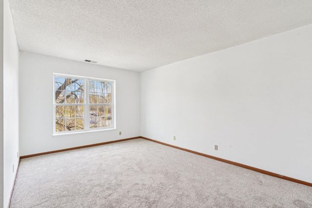 6145 Chasewood Parkway 202, Minnetonka, MN 55343