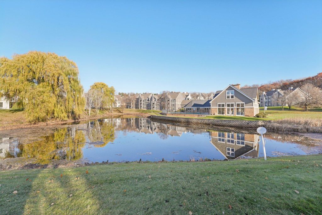 6145 Chasewood Parkway 202, Minnetonka, MN 55343