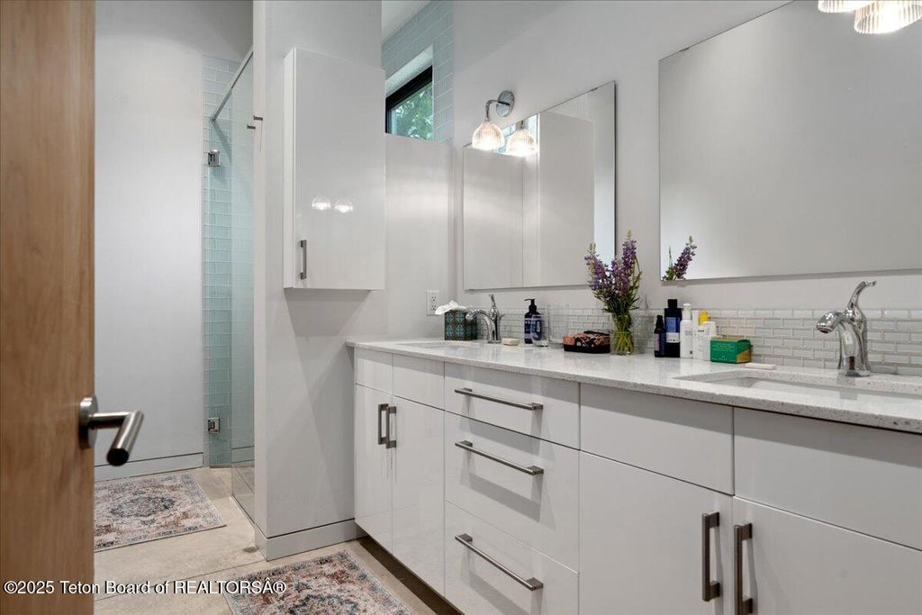 5610 W SCHWABACHER Lane, Wilson, WY 83014 photo 13