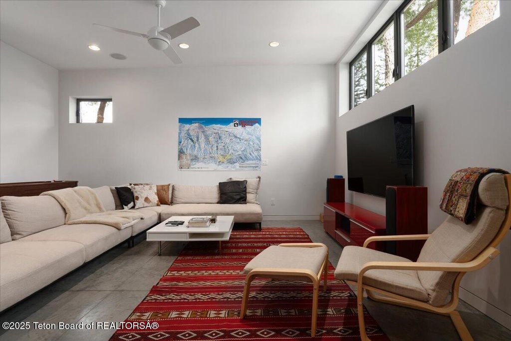 5610 W SCHWABACHER Lane, Wilson, WY 83014 photo 15