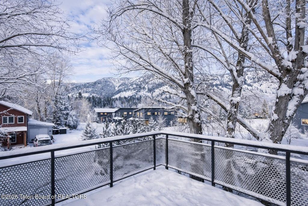 5610 W SCHWABACHER Lane, Wilson, WY 83014 photo 2