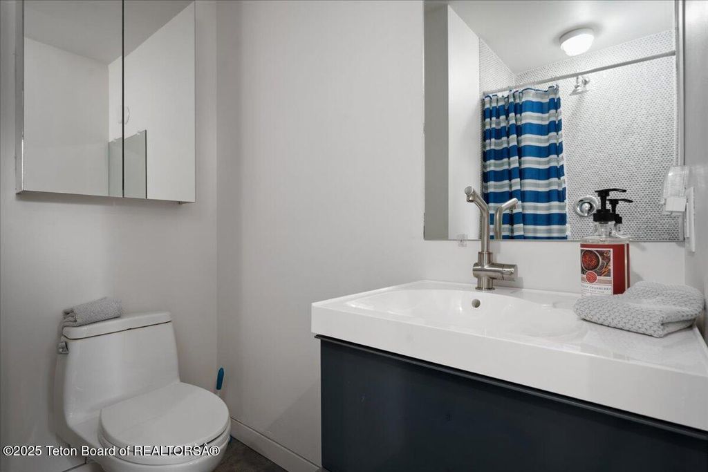 5610 W SCHWABACHER Lane, Wilson, WY 83014 photo 21