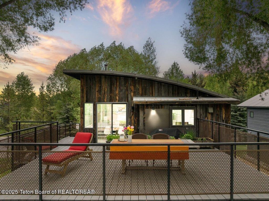 5610 W SCHWABACHER Lane, Wilson, WY 83014 photo 3