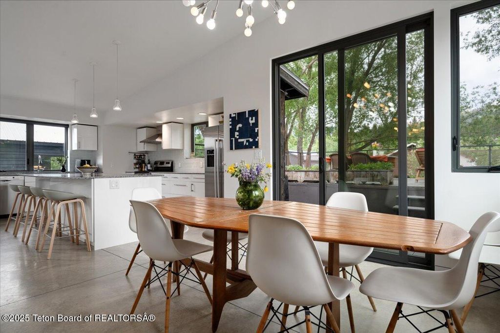 5610 W SCHWABACHER Lane, Wilson, WY 83014 photo 7