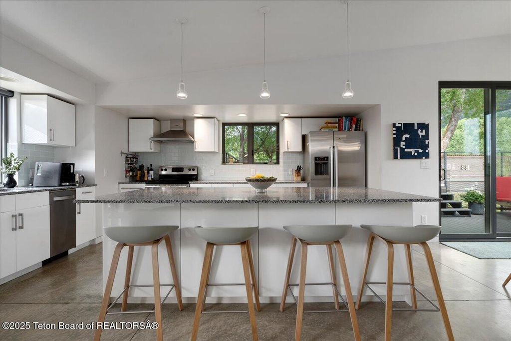 5610 W SCHWABACHER Lane, Wilson, WY 83014 photo 8