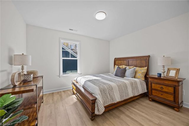 5227 Sunny Brook Court, Clemmons, NC 27012