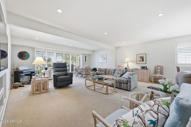 10438 W SARATOGA Circle, Sun City, AZ 85351