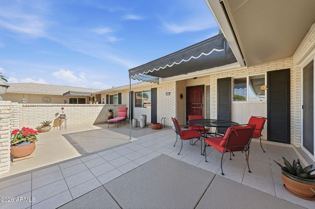 10438 W SARATOGA Circle, Sun City, AZ 85351