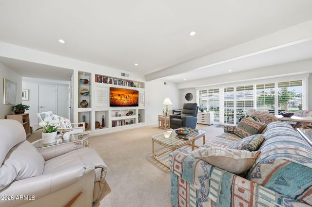 10438 W SARATOGA Circle, Sun City, AZ 85351