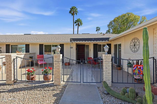 10438 W SARATOGA Circle, Sun City, AZ 85351