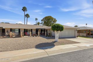 10438 W SARATOGA Circle, Sun City, AZ 85351