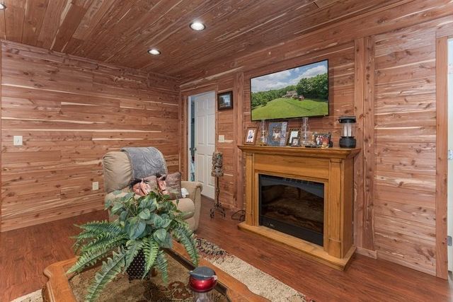 334 Avery Scroggs Rd, Hayesville, NC 28904