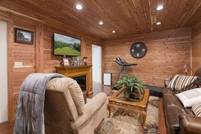 334 Avery Scroggs Rd, Hayesville, NC 28904