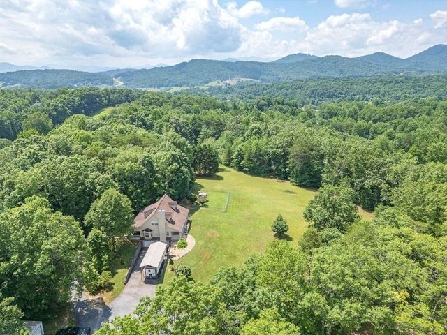 334 Avery Scroggs Rd, Hayesville, NC 28904