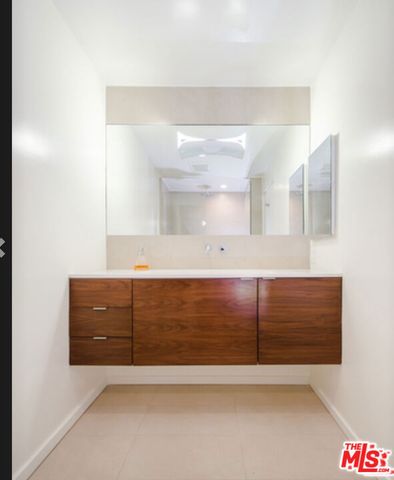 406 N Oakhurst Drive 204, Beverly Hills, CA 90210