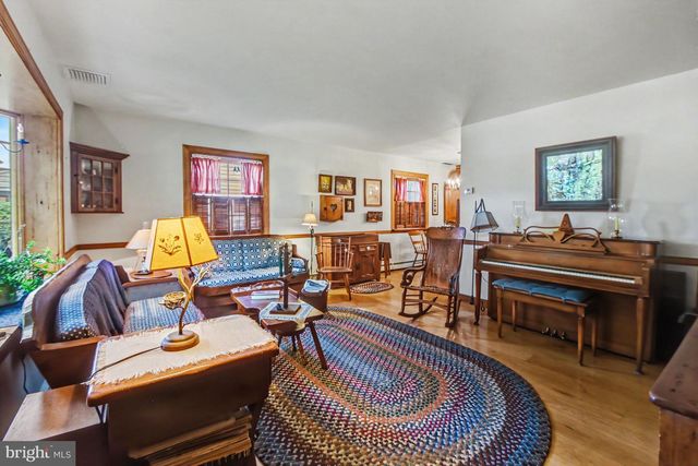 142 OXFORD CIR, Eagleville, PA 19403
