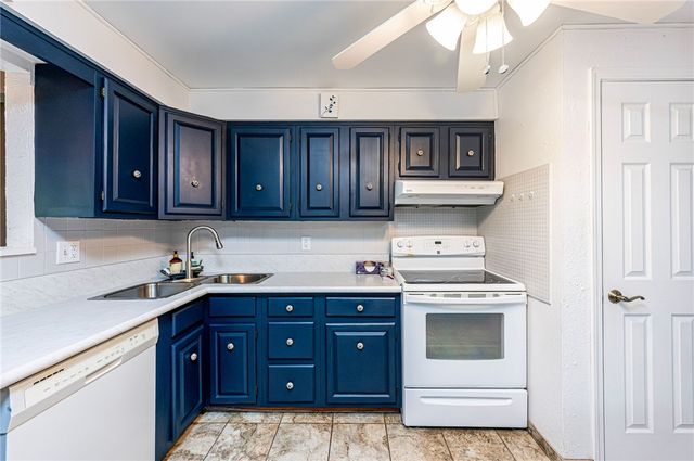 621 Sandy Hill Rd, Manor, PA 15642