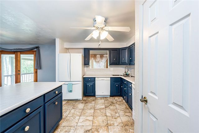 621 Sandy Hill Rd, Manor, PA 15642