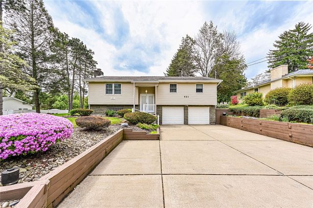 621 Sandy Hill Rd, Manor, PA 15642