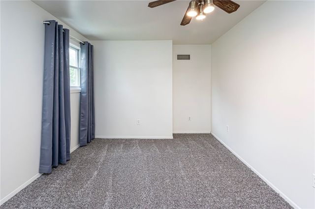 621 Sandy Hill Rd, Manor, PA 15642