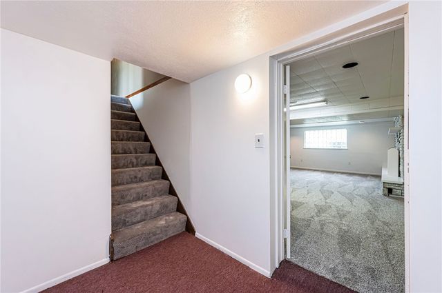 621 Sandy Hill Rd, Manor, PA 15642