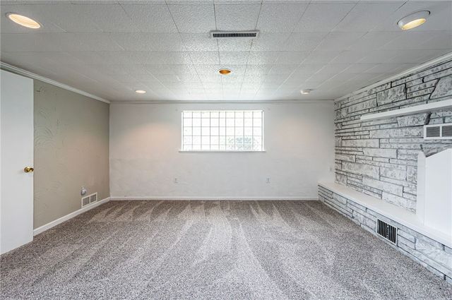 621 Sandy Hill Rd, Manor, PA 15642
