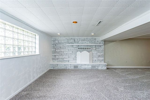 621 Sandy Hill Rd, Manor, PA 15642
