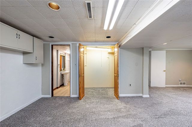 621 Sandy Hill Rd, Manor, PA 15642