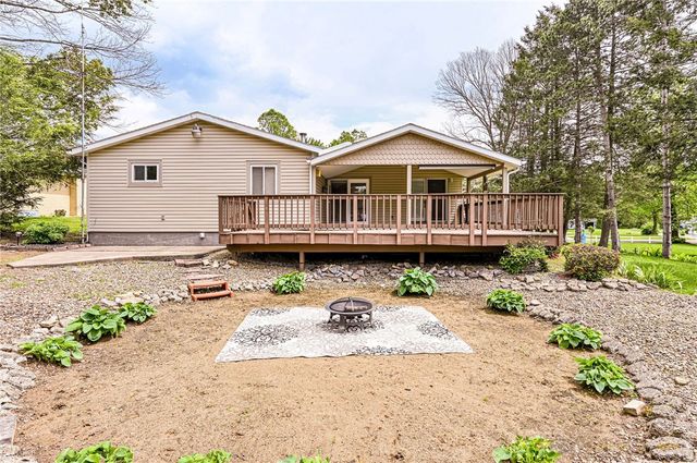 621 Sandy Hill Rd, Manor, PA 15642