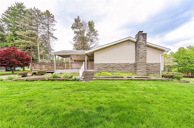621 Sandy Hill Rd, Manor, PA 15642