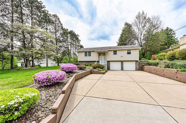 621 Sandy Hill Rd, Manor, PA 15642