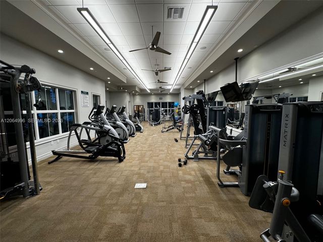 950 Hillcrest Drive 411, Hollywood, FL 33021