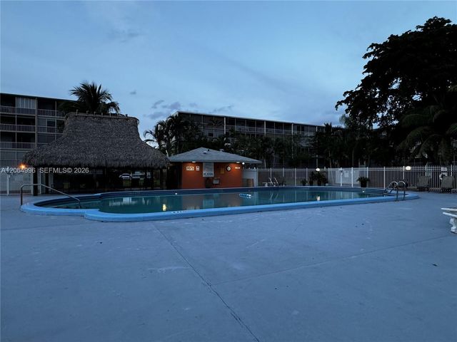 950 Hillcrest Drive 411, Hollywood, FL 33021