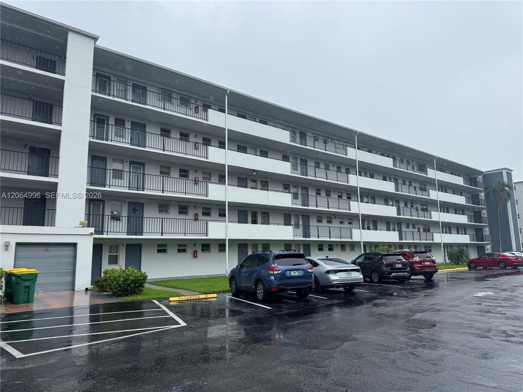 950 Hillcrest Drive 411, Hollywood, FL 33021