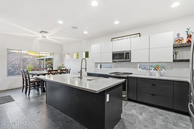 1536 W Sage Brook Court Court, Oro Valley, AZ 85737