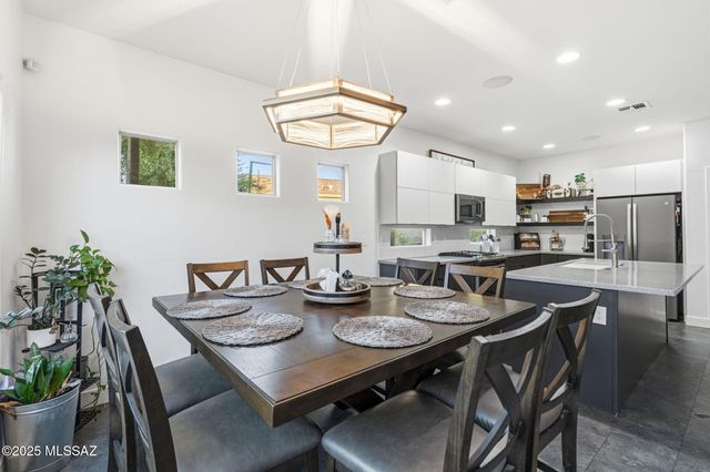 1536 W Sage Brook Court Court, Oro Valley, AZ 85737