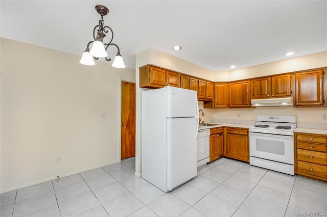 20 Laurel Avenue 55, East Islip, NY 11730