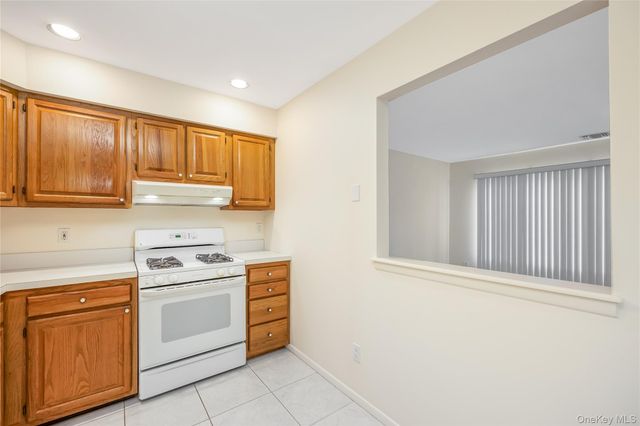 20 Laurel Avenue 55, East Islip, NY 11730