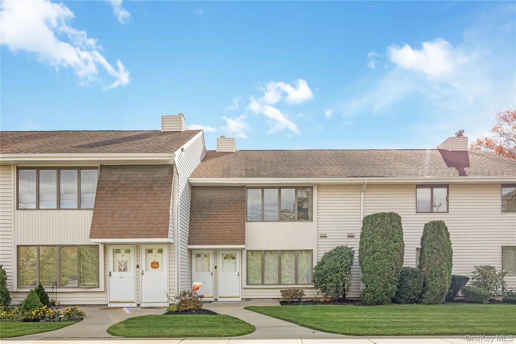 20 Laurel Avenue 55, East Islip, NY 11730