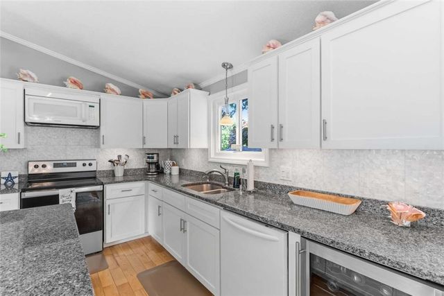 9 Therese Street, Narragansett, RI 02882