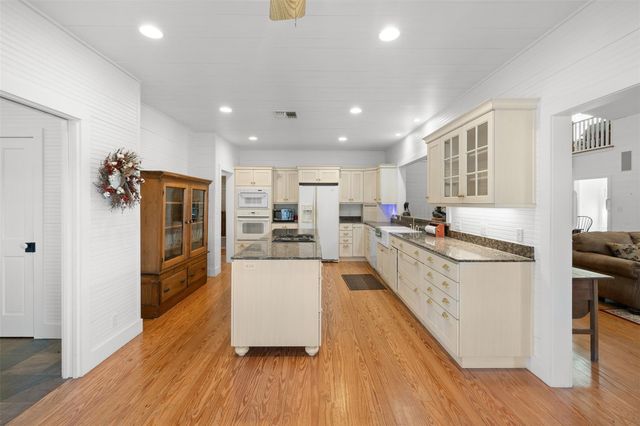 2998 E State Highway 237, Round Top, TX 78954