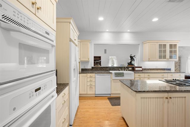 2998 E State Highway 237, Round Top, TX 78954