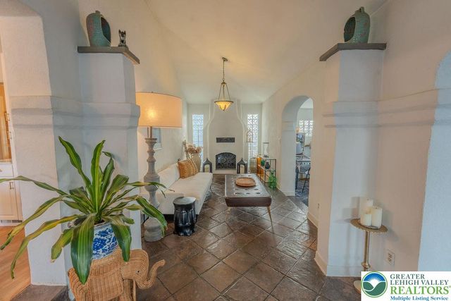 1124 Club Avenue, Allentown City, PA 18109