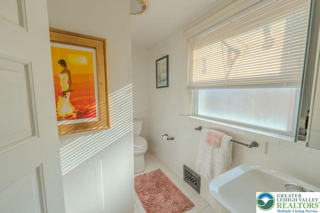 1124 Club Avenue, Allentown City, PA 18109